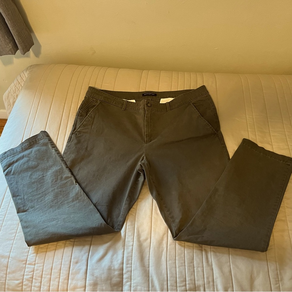 Banana Republic Olive Colored Ankle Length Chinos, 12